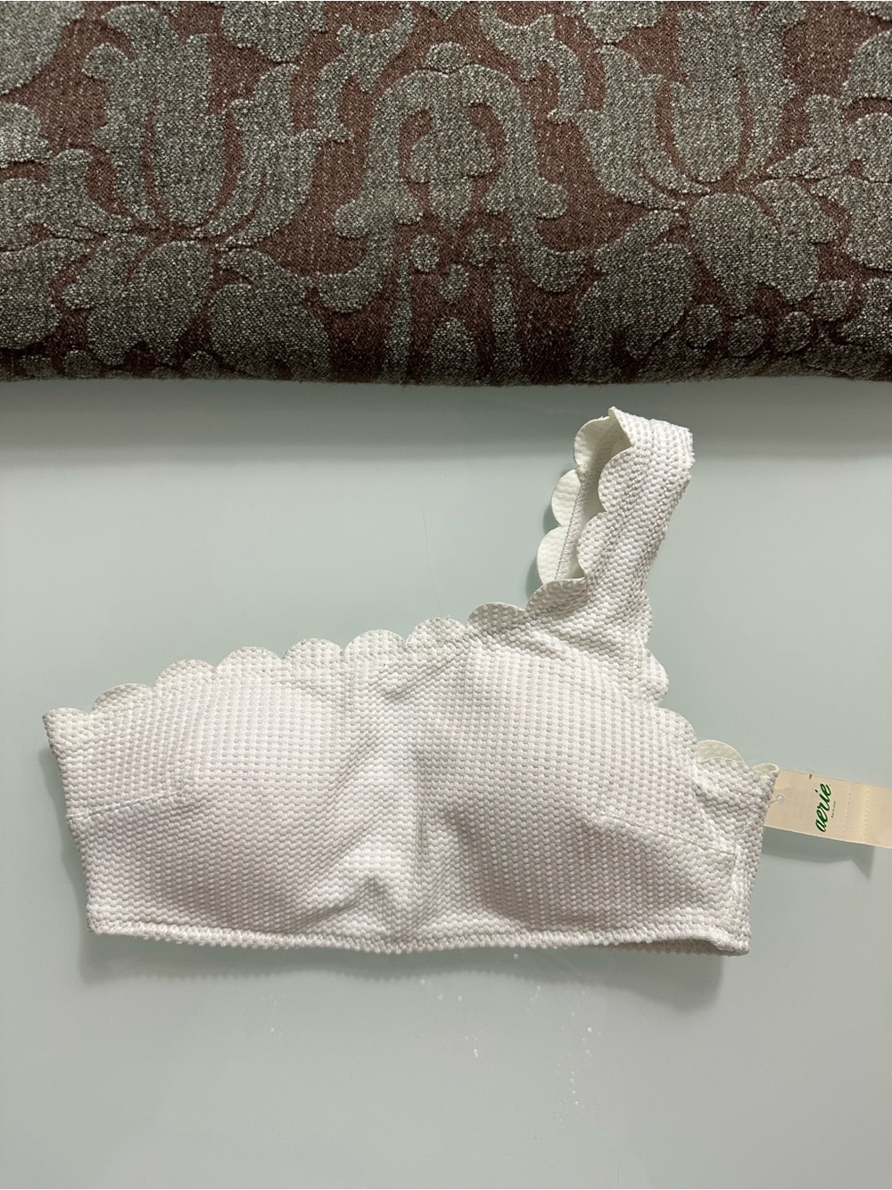 NWT Aerie White Textured Scalloped Bandeau Bikini Top XS